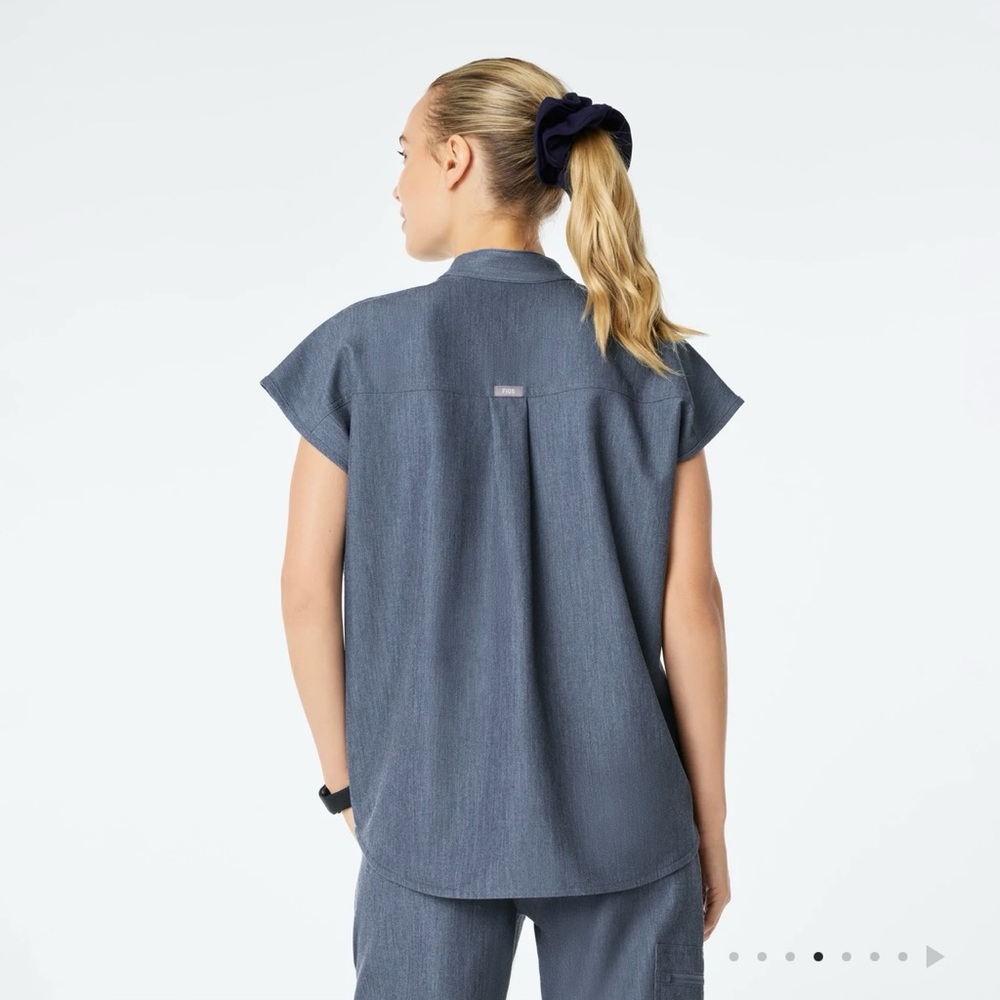 Women's figs Raphaela over sized scrub top - Picture 2 of 5